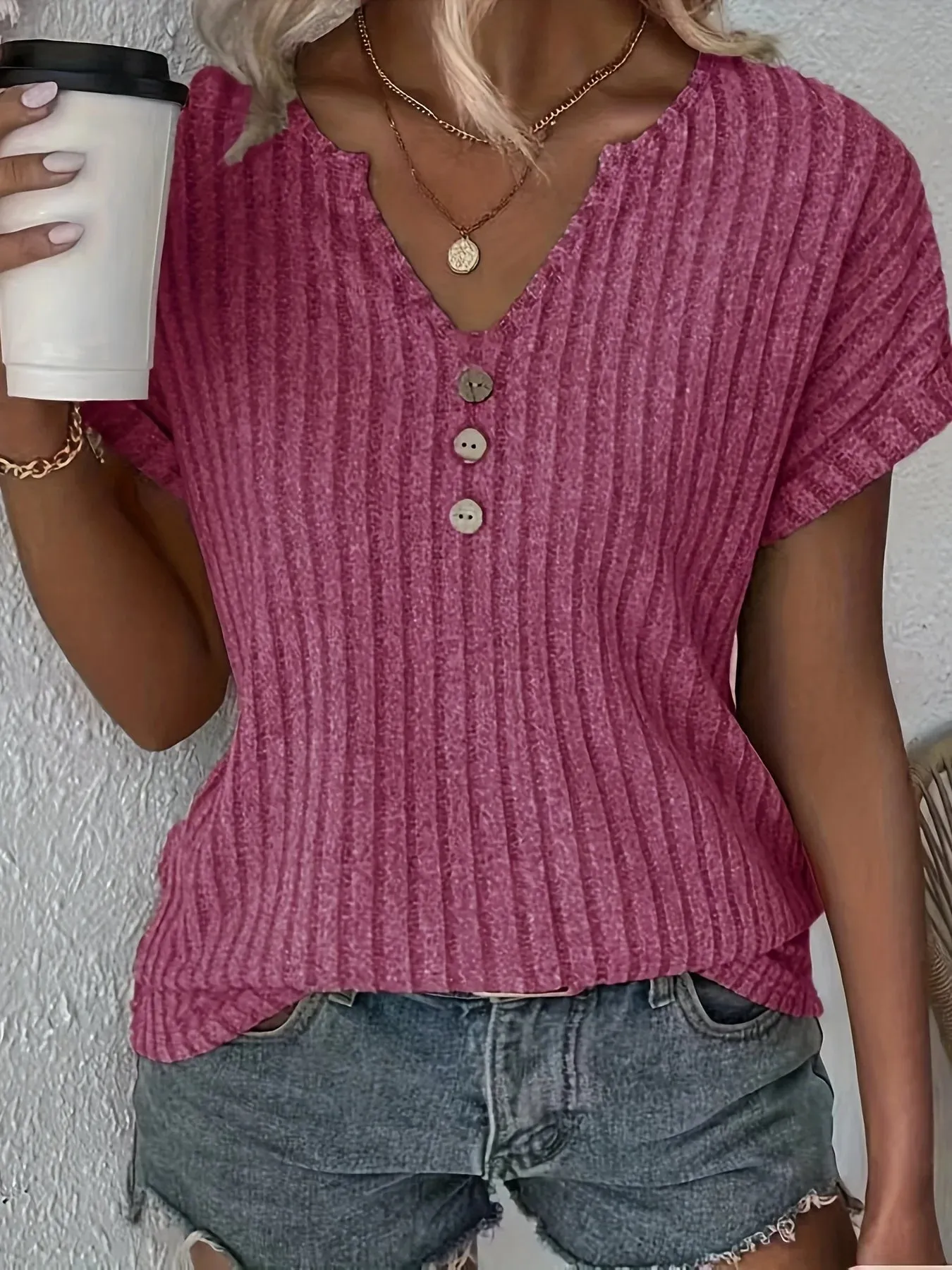 Amélie – Ribbed Buttoned V-Neck Cotton Top