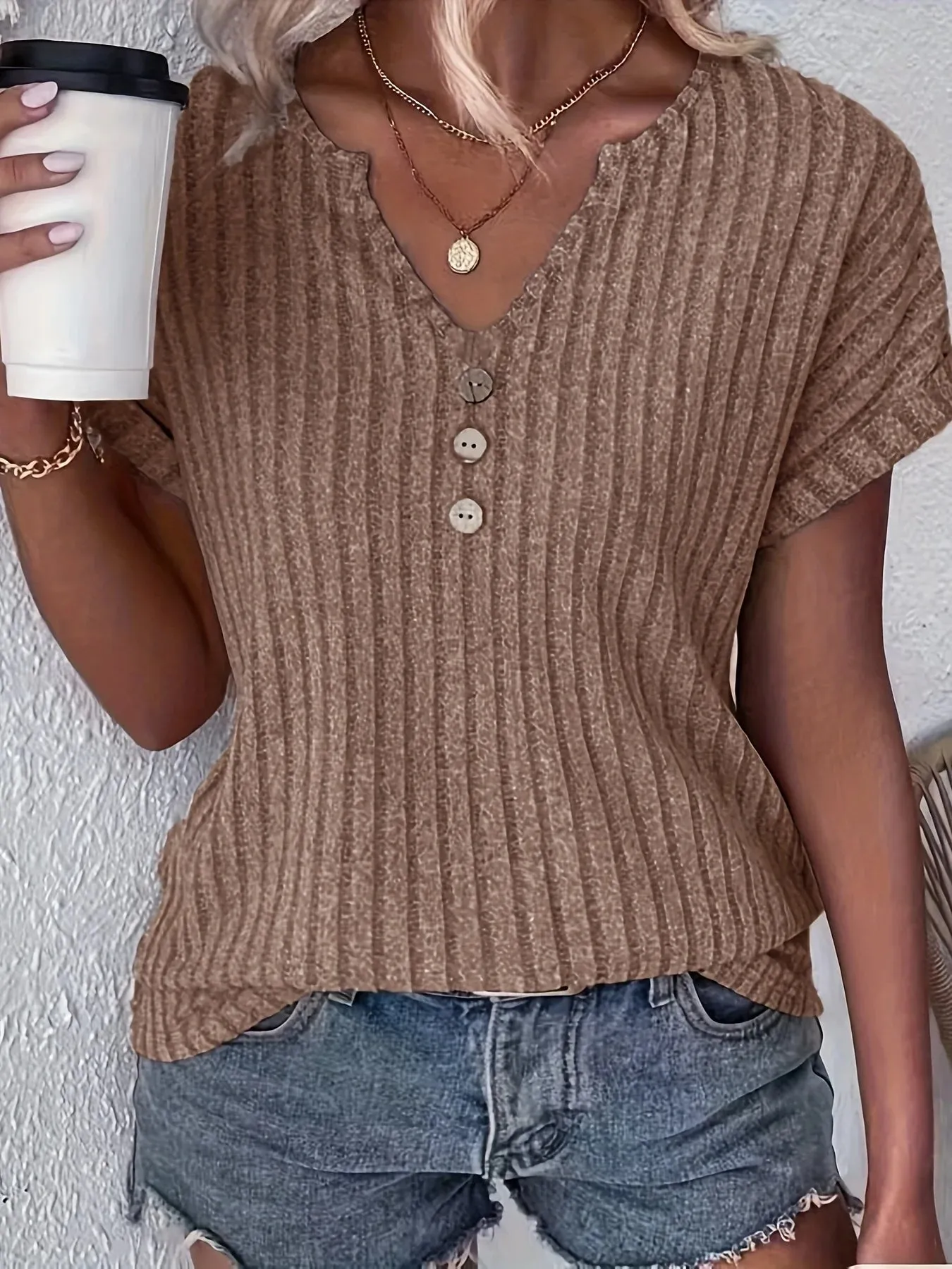 Amélie – Ribbed Buttoned V-Neck Cotton Top