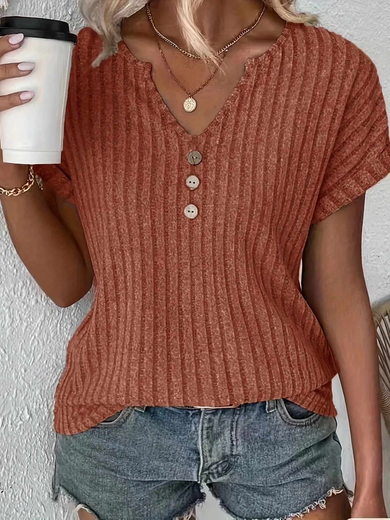 Amélie – Ribbed Buttoned V-Neck Cotton Top