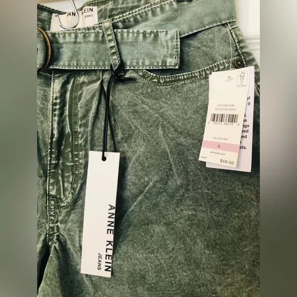 Anne Klein pleated shorts
