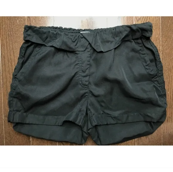 Aritzia Wilfred Ruffled Elastic Waist Paperbag Shorts