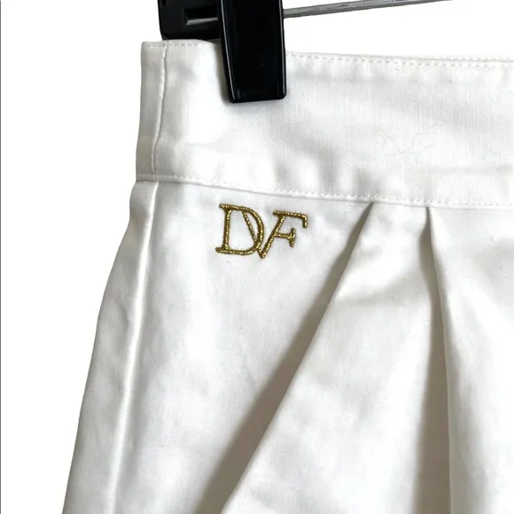 Diane Von Furstenberg DVF Hattie white high rise  pleated shorts
