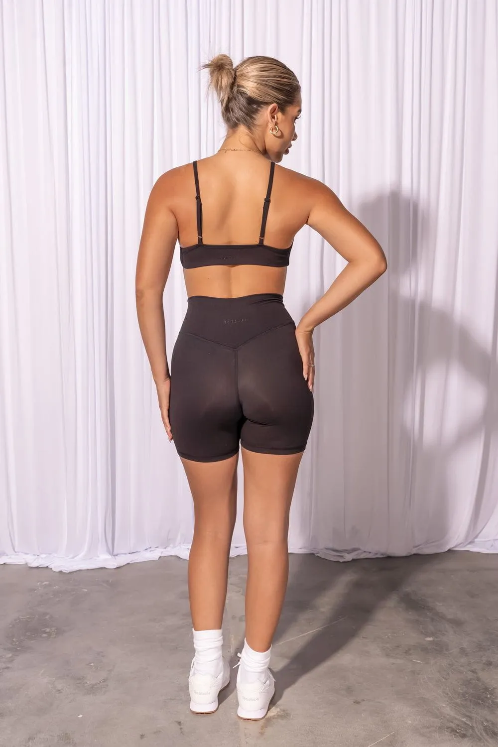 Everyday Icon Midi Short - Black