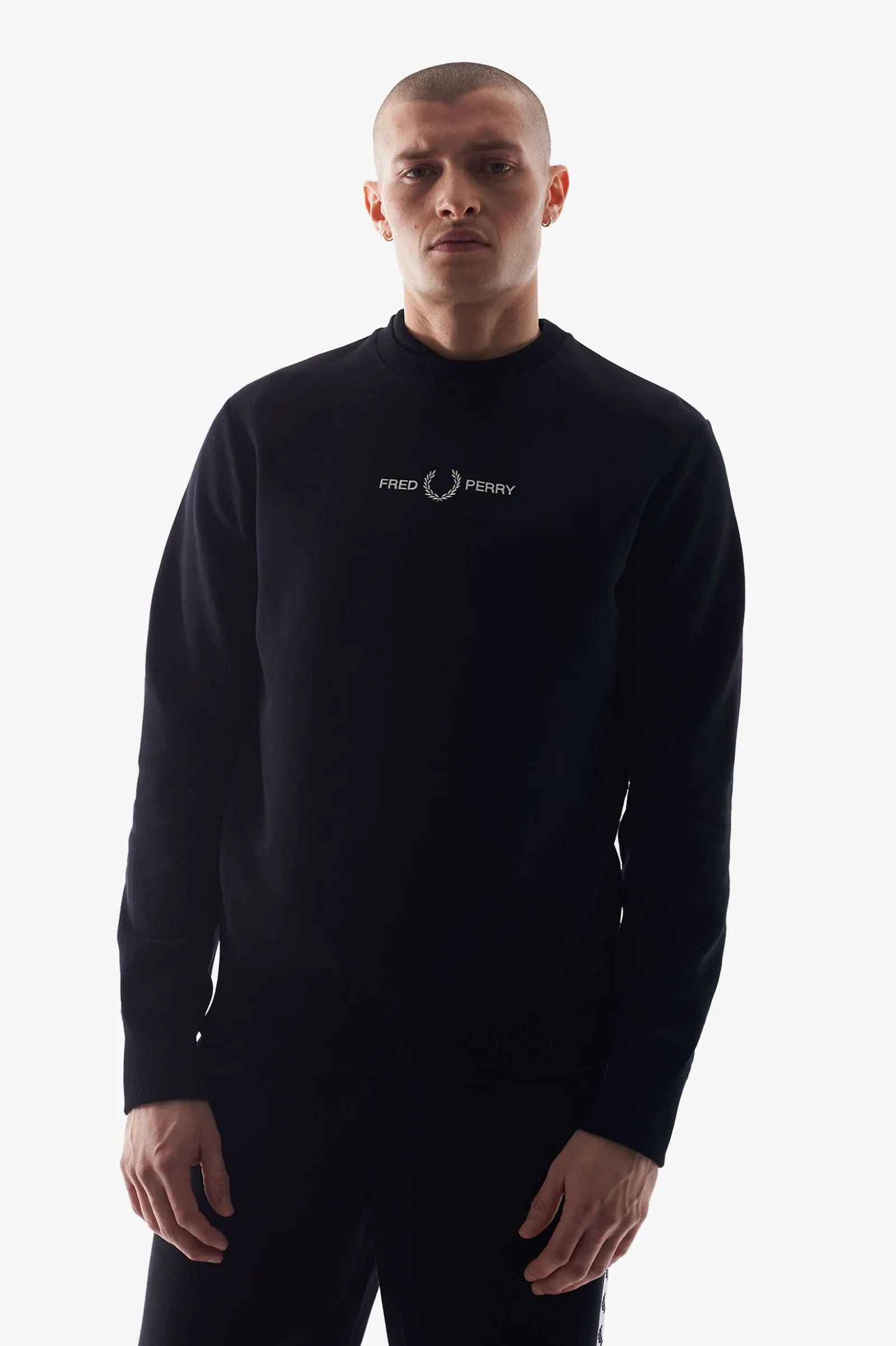 Fred Perry M2644 Emroidered Sweatshirt 102 Black