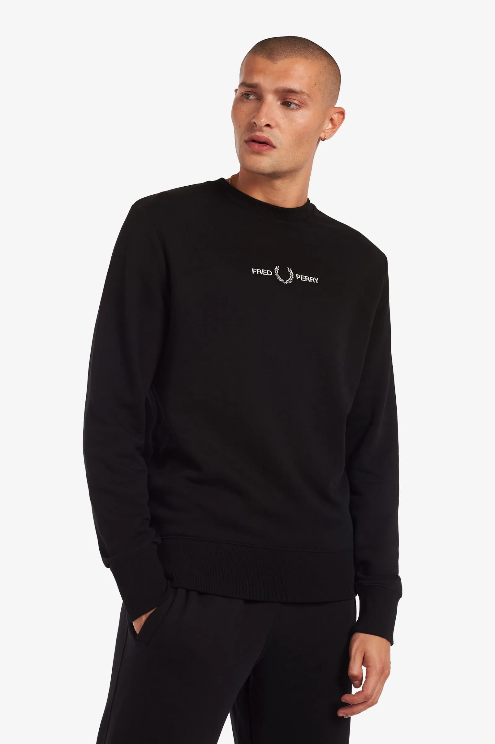 Fred Perry M2644 Emroidered Sweatshirt 102 Black