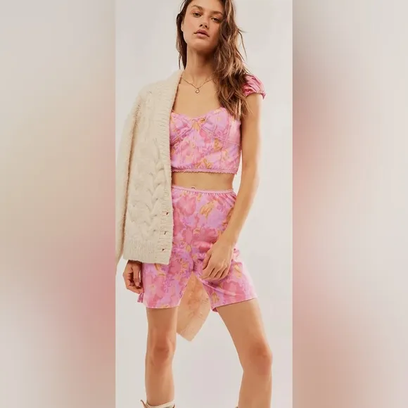 Free people nwt floral set shorts and top size small   A479