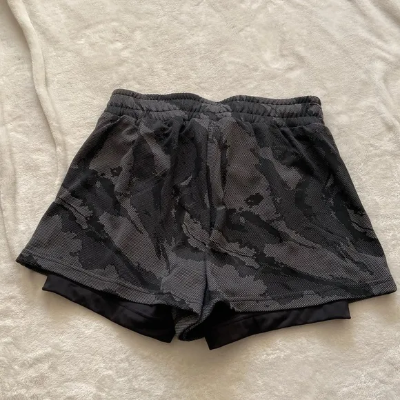 Gymshark Black Camo Loose Power Shorts- Size Small