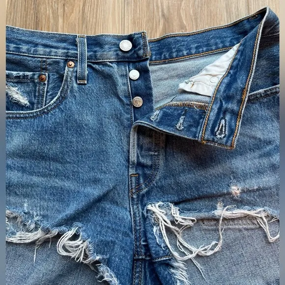 Levi’s Women’s W27 501 High Rise Cut Off Denim Shorts Athens Mid Medium Indigo