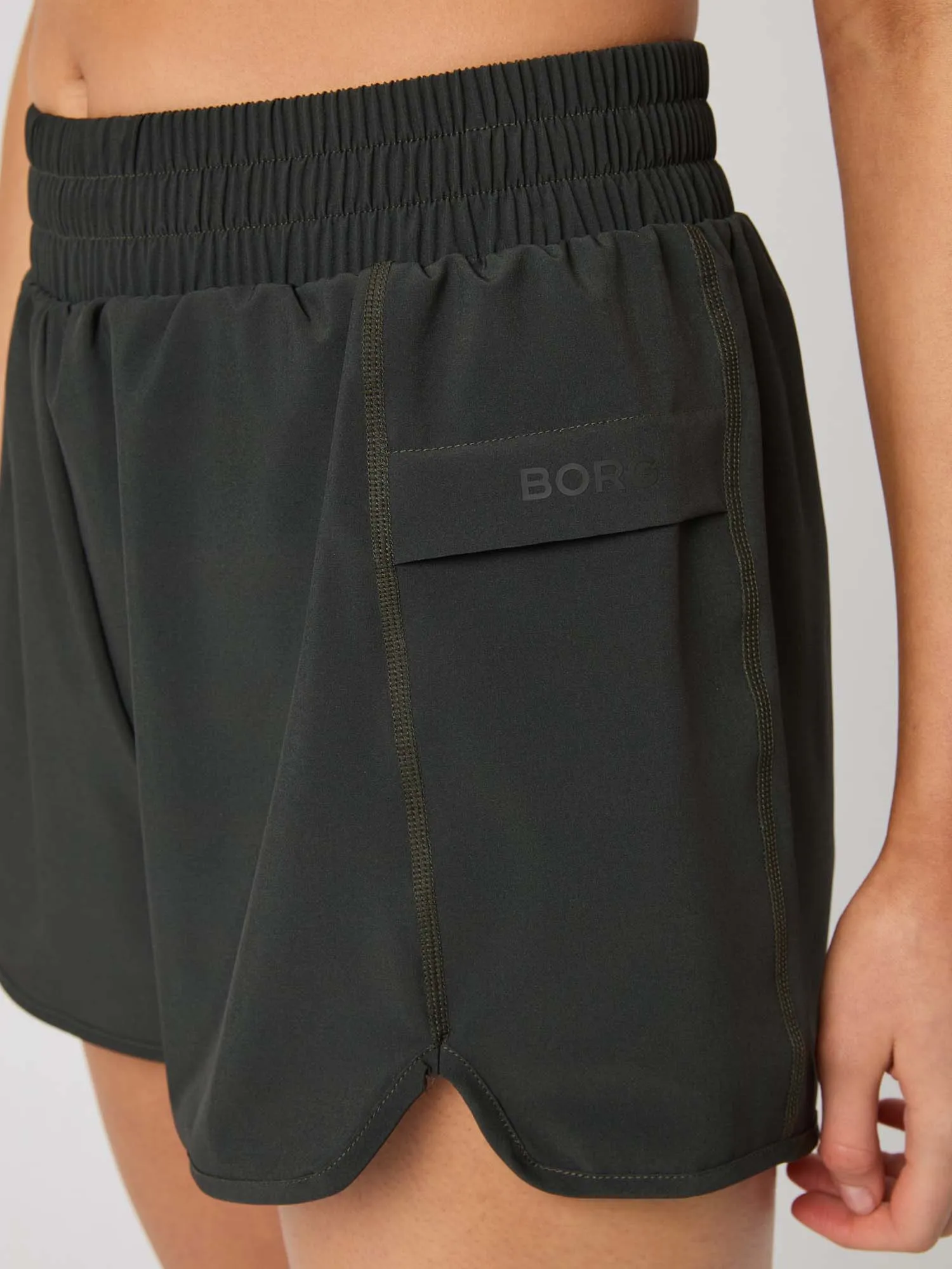 Loose short