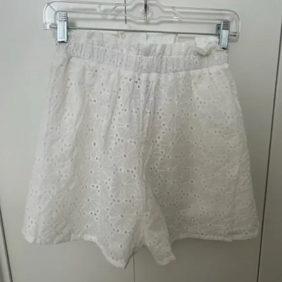MINKPINK Luna Pleated Eyelet Shorts - White - Womens - Size Large