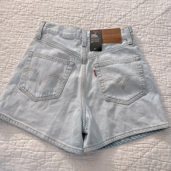 NWT Levi's High Loose Shorts in Supa Dupa