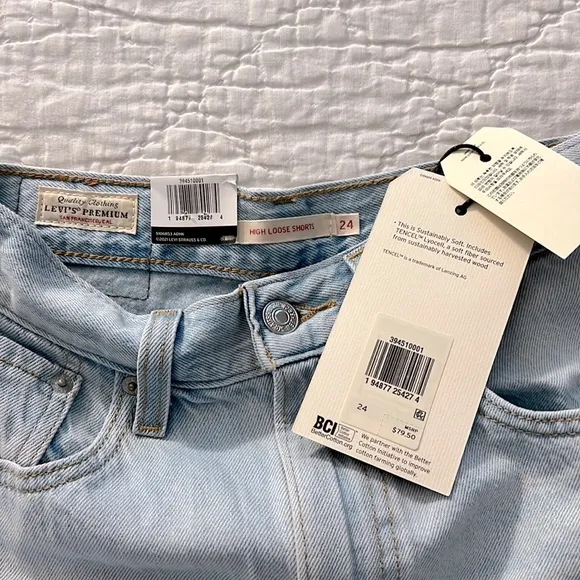 NWT Levi's High Loose Shorts in Supa Dupa