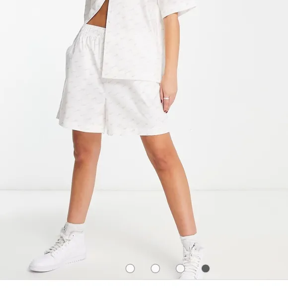 NWT Nike Everyday Modern Women's High-Waisted Woven Shorts, XL