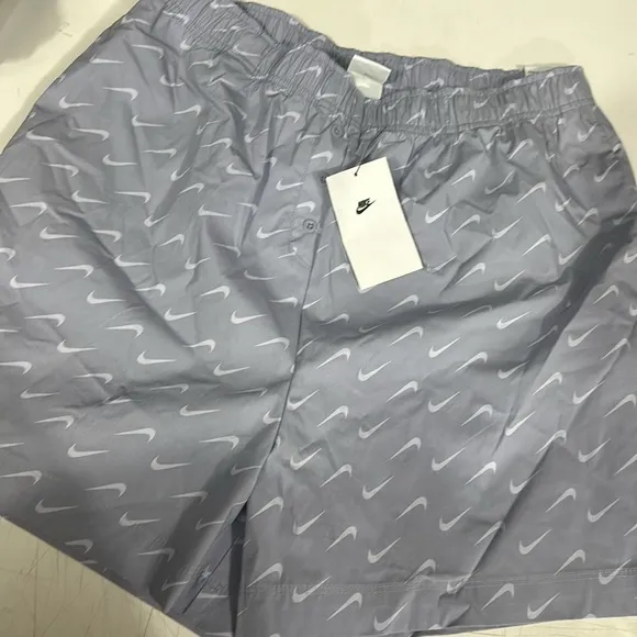 NWT Nike Everyday Modern Women's High-Waisted Woven Shorts, XL
