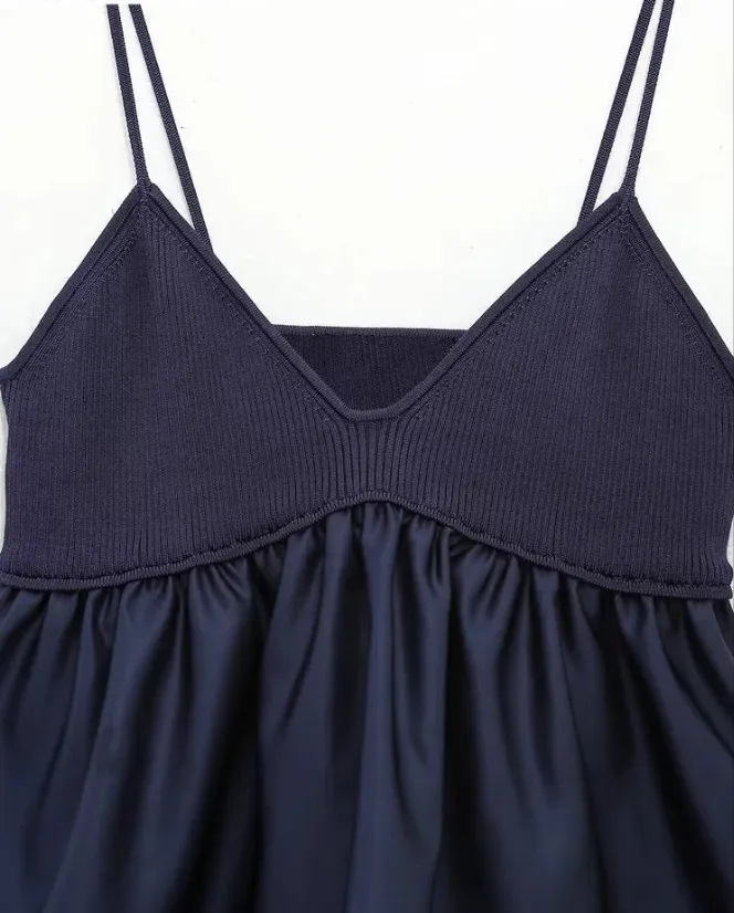 Obsidian Phoenix V-Neck Knit Patchwork Blouse - Pleated Hem, Sling Smock Design, Chic Women's Top