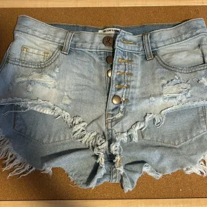 One Teaspoon Rollers Low Waist Long Rise Extreme Curve Raw Hem Jean Shorts 26