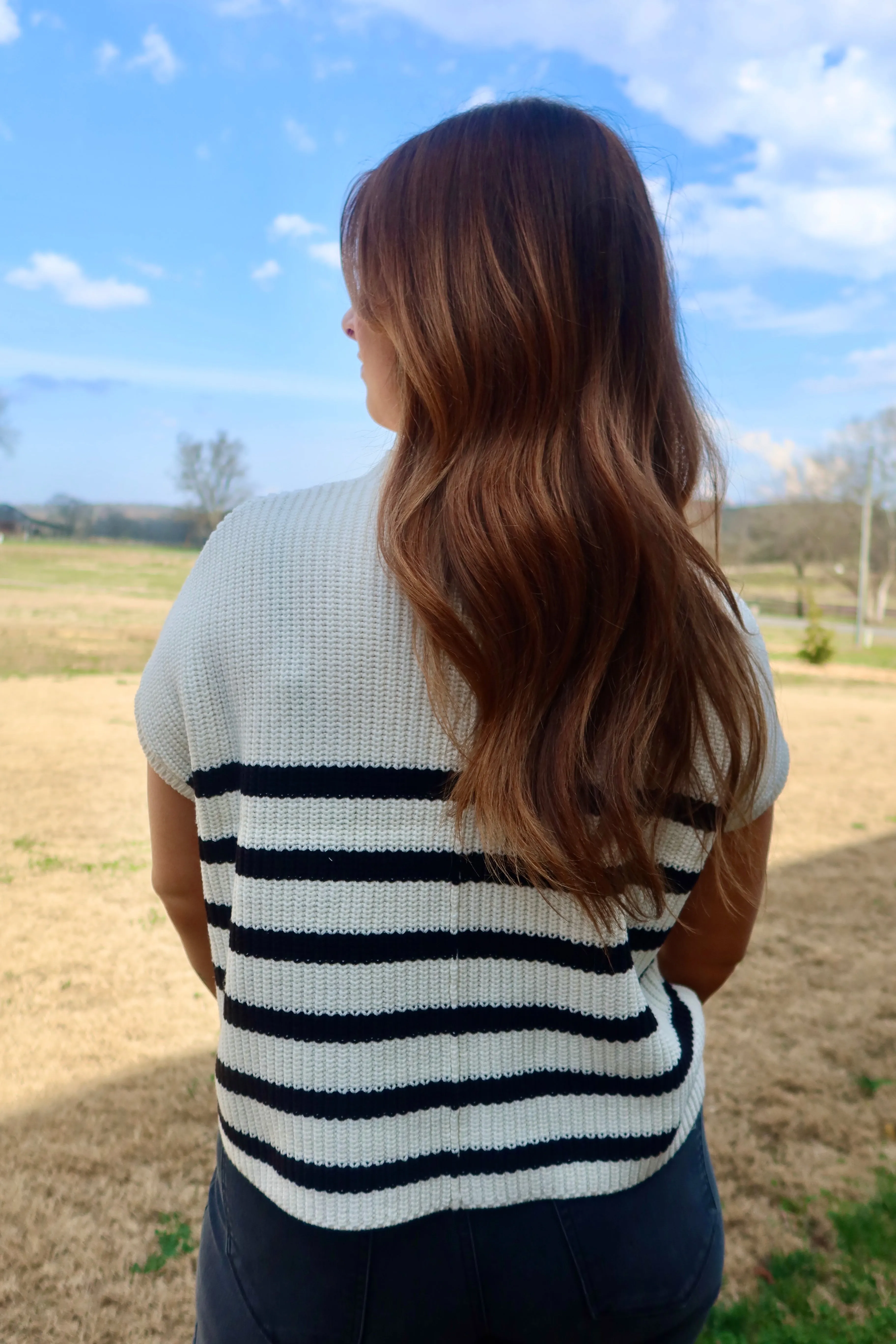 SHORT SLEEVE STRIPE SWEATER