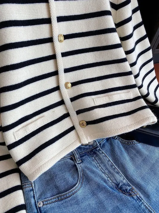 Stella l sweater with o-neck and stripes