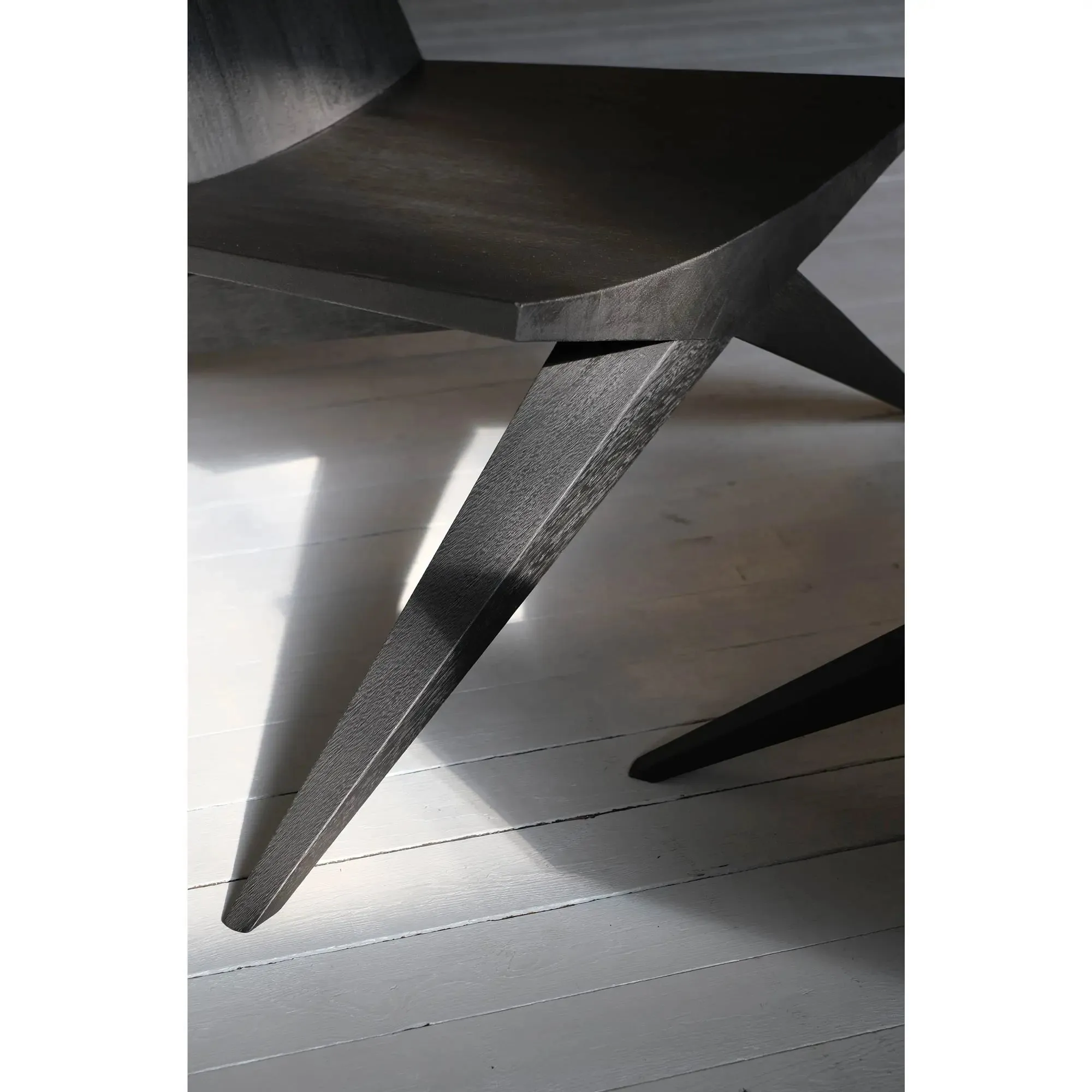 V-Easy Chair