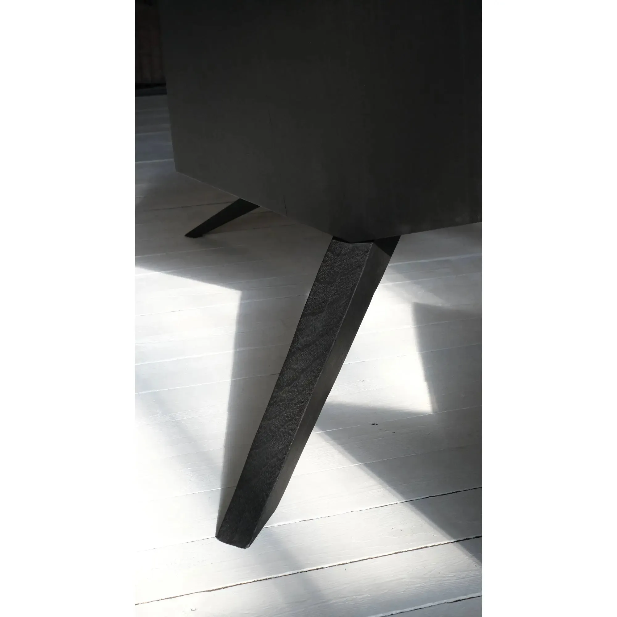 V-Easy Chair